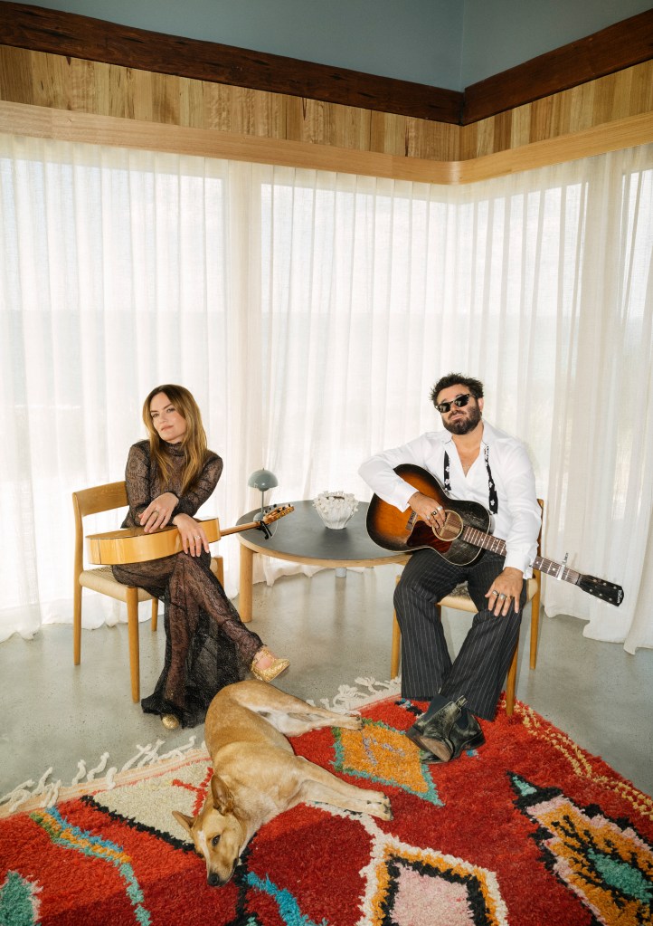 Album: Angus & Julia Stone – Karaoke&nbsp;Bar